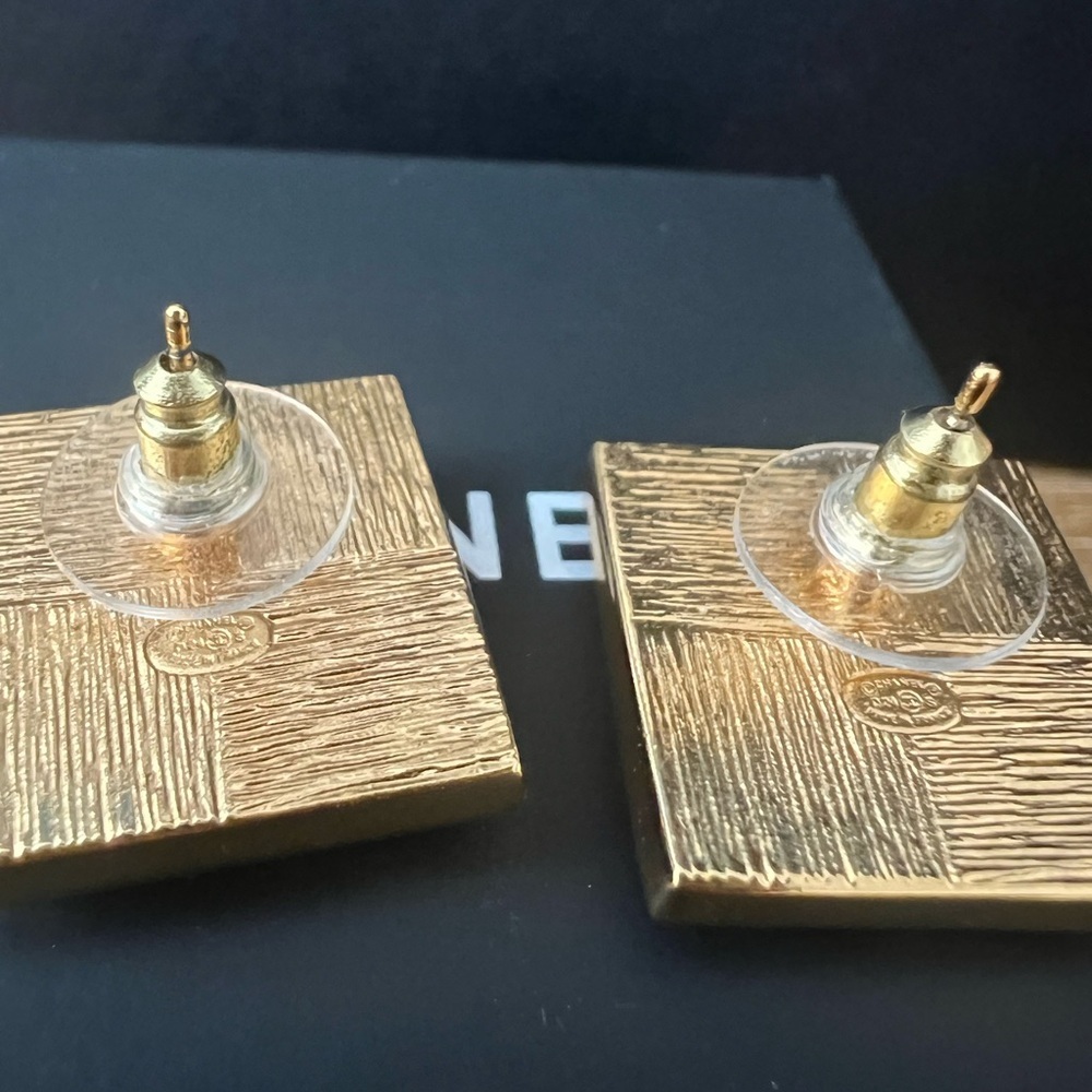 CHANEL 2024 Earrings - Picture 5 of 8